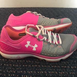 Under Armour Micro G cross trainer